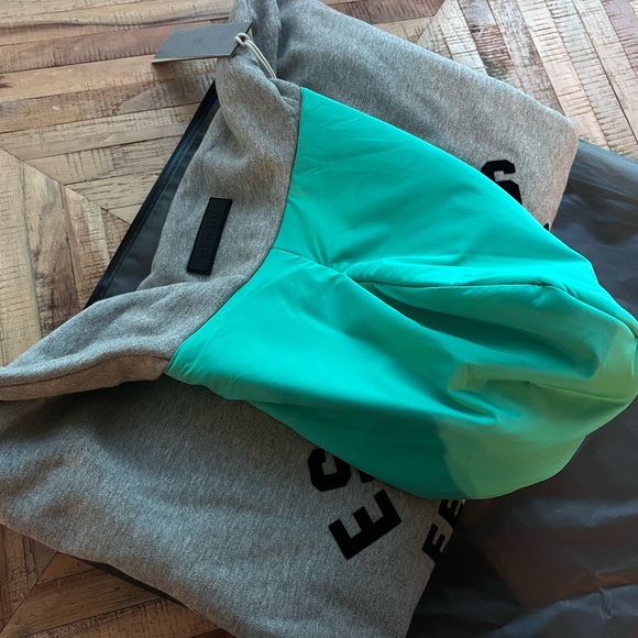 💎❇️Authentic Fear of God Essential Hoodie - Green Hood ✅💎 -XS - Picture 14 of 17
